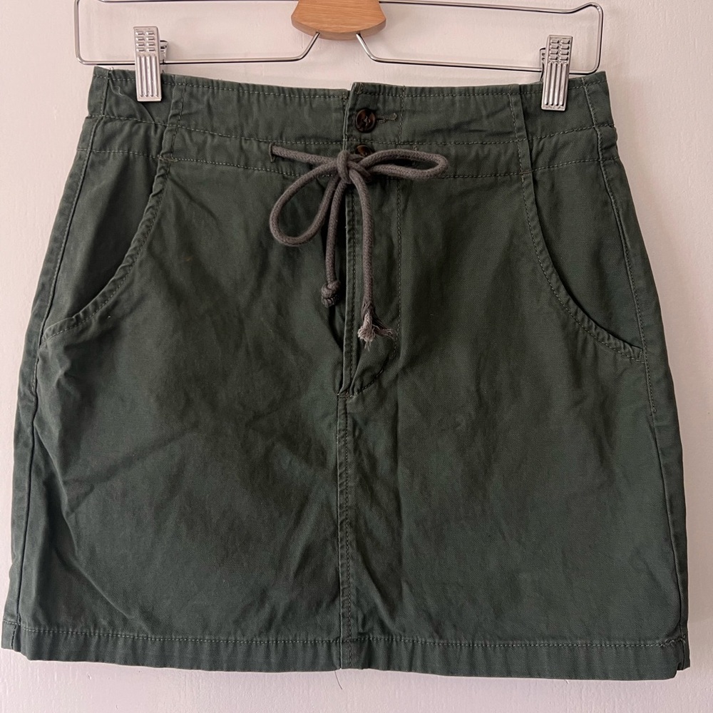 Cargo green skirt 
Size: S